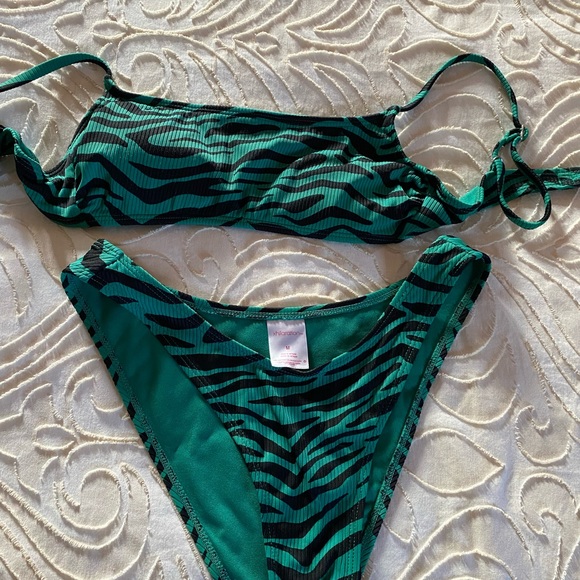 Bathing suits each $5 - Picture 6 of 6